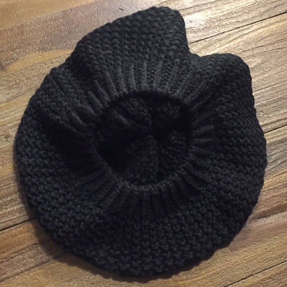 Anthropologie/Norla Canada Pom Pom Baret Hat NWT - Picture 4 of 8